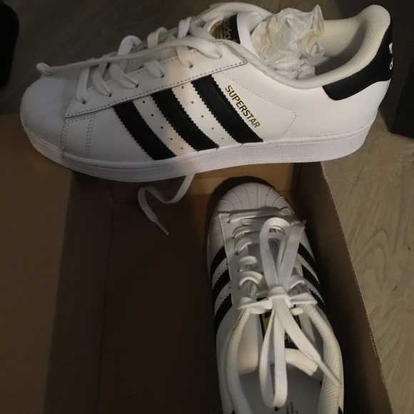 NWT. Adidias Superstar Women’s 6.5 - Picture 3 of 5